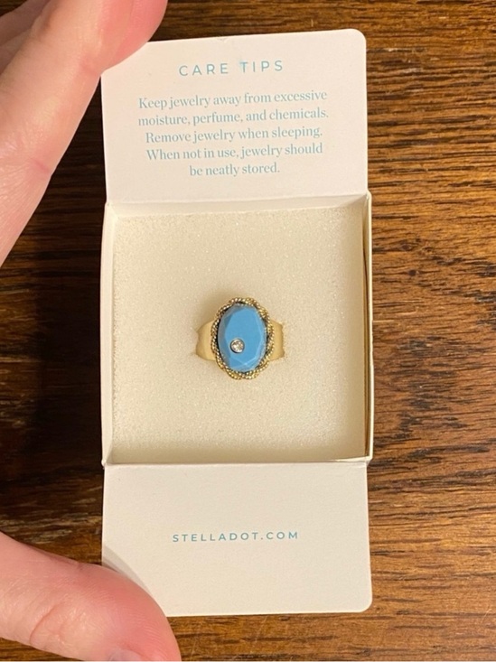 Stella & Dot Jewelry - Stella & Dot Gold Statement Ring Size 7 Blue Stone Rhinestone Textured Border